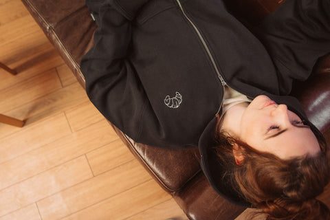 Unisex Zipper “Croissant” black